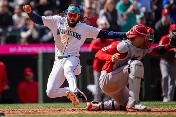 Mariners’ six-run seventh grounds Angels; Trout leaves game