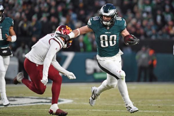 Report: Eagles TE Dallas Goedert (knee) misses Wednesday practice