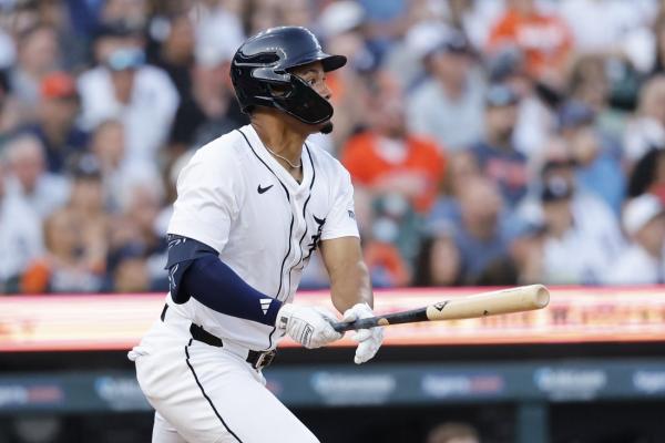Javier Baez hits two HRs as Tigers knock off Pirates